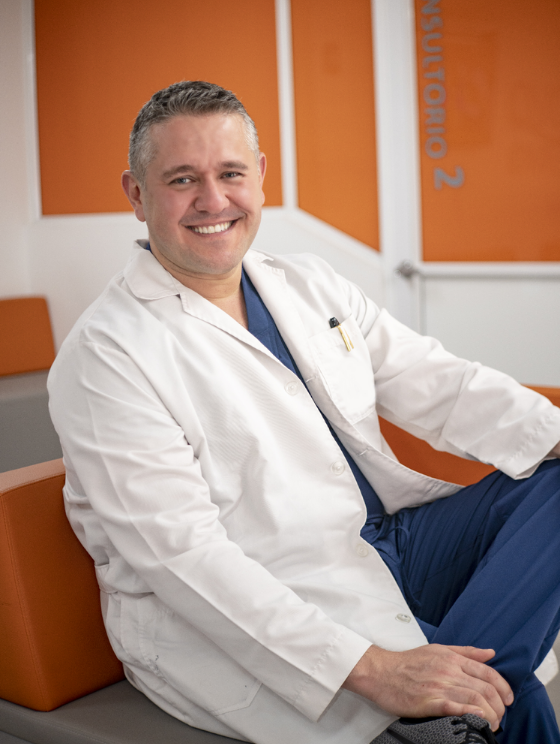 Dr. Gary Monclou — Cirujano Ortopédico